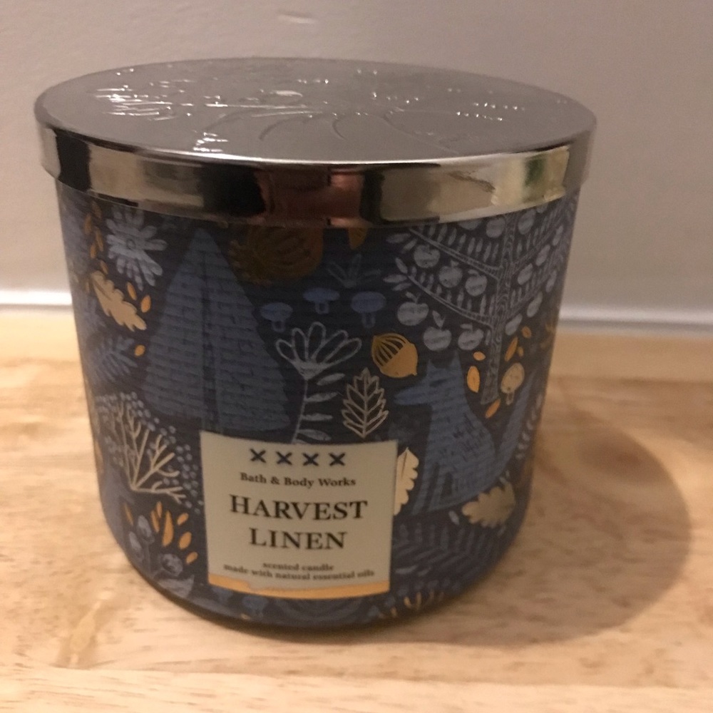 Bath & body works Harvest Linen scented candle